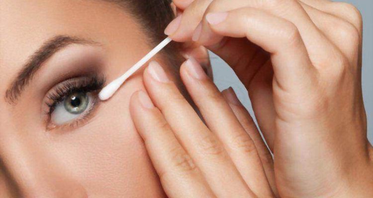 7 Effective Ways To Remove Waterproof Mascara Easily