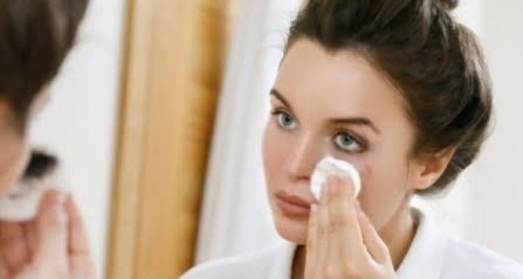 How to Remove Waterproof Eyeliner – 5 Effective Ways